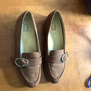 Very nice gold buckle with suede naturalizer flat shoes size 9M rust/brown